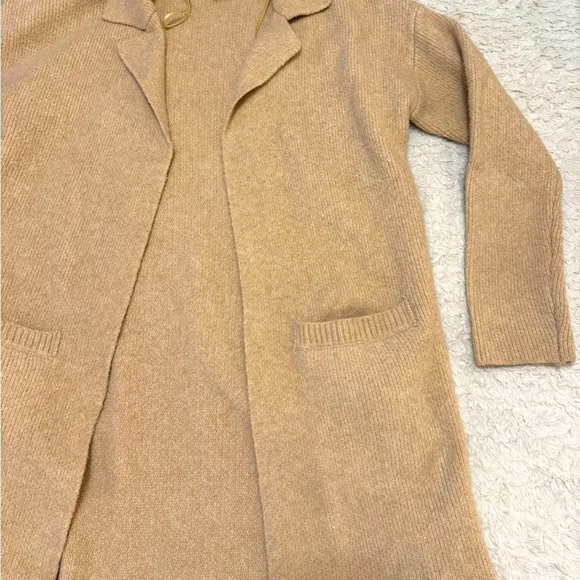 NWOT Elegant Tan Women's Sweater - Picture 1 of 4